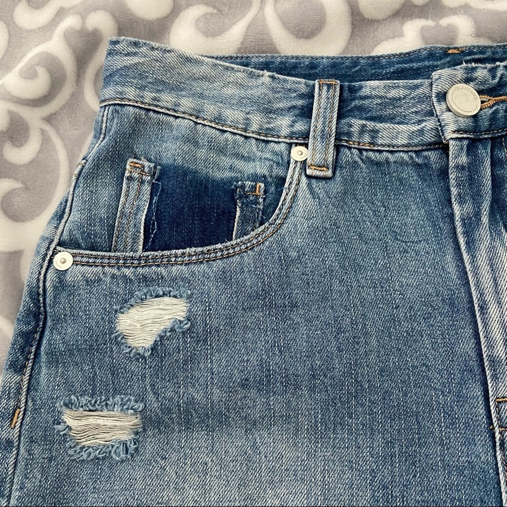 Blank NYC Loose Fit cuffed hems Distressed Denim Women's Shorts - Size 26 - Picture 5 of 8
